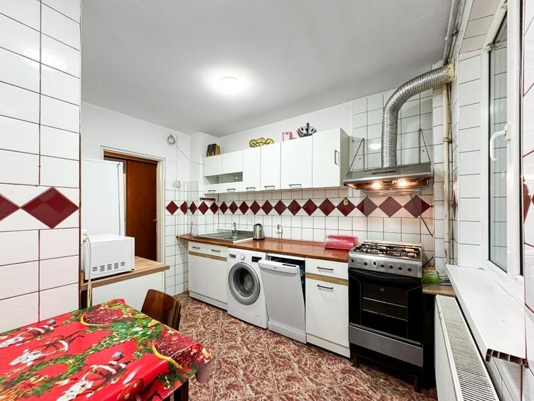 Apartament cu 3 camere decomandat în Drumul Taberei