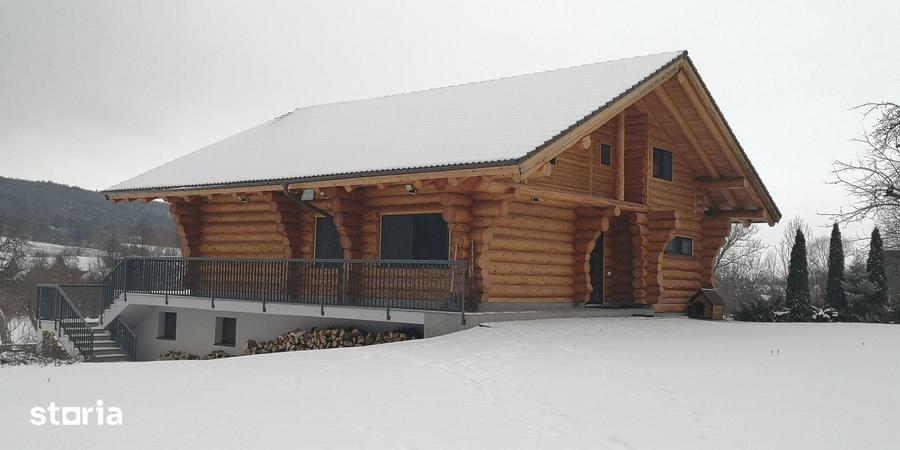 Casă cu 5 camere cu Teren 9000 Mp în Ozun