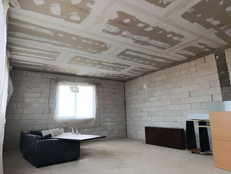 Casă cu 4 camere cu Teren 555 Mp în Centura