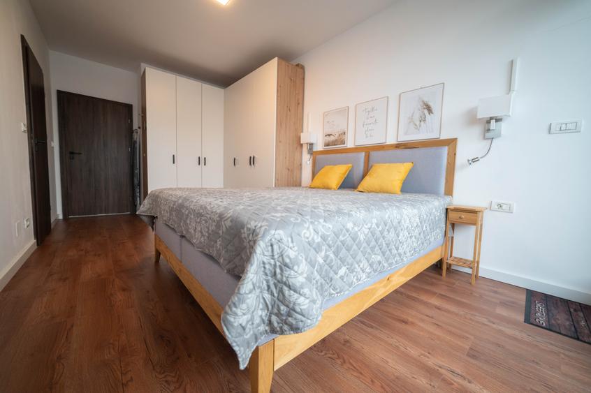 Penthouse cu 3 camere semidecomandat, mobilat în Torontalului