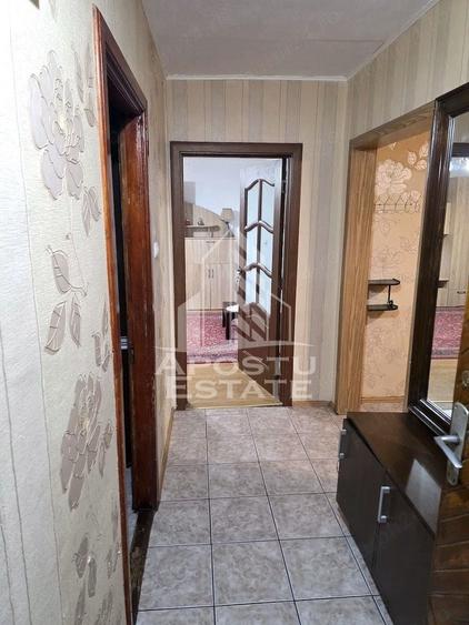 Apartament cu 4 camere decomandat, mobilat în Dâmbovița