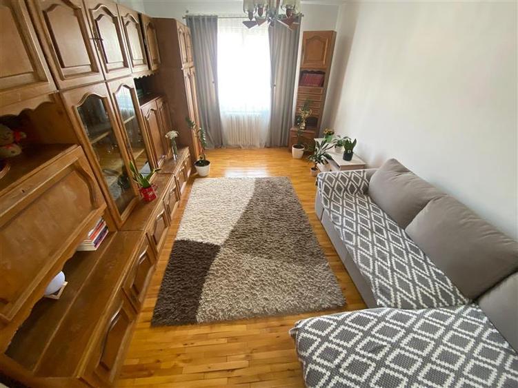 Apartament cu 4 camere decomandat în Tudor