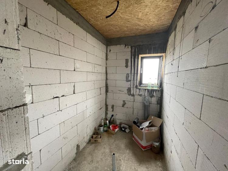 Casă cu 4 camere cu Teren 400 Mp în Șimnicu de Jos
