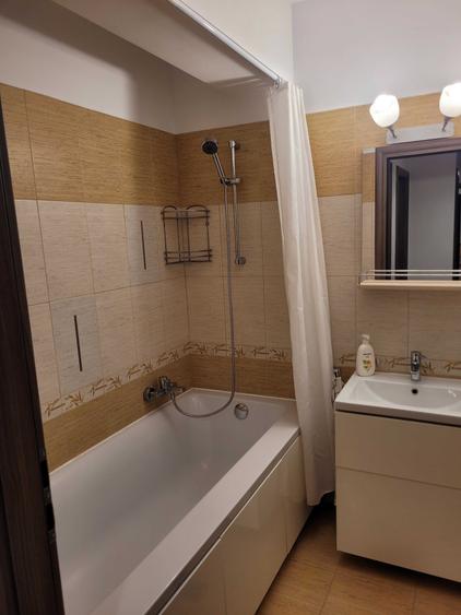 Apartament cu 3 camere decomandat în Apărătorii Patriei