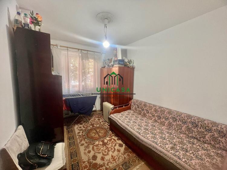 Apartament cu 3 camere semidecomandat în Ostroveni