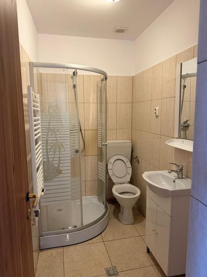 Casă cu 6 camere cu Teren 20 Mp în Centrul Civic