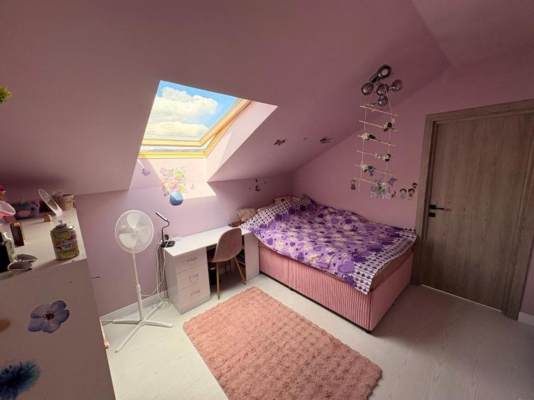 Apartament cu 4 camere semidecomandat în Florești