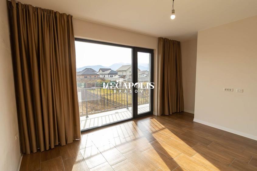 Duplex cu 5 camere cu Canalizare în Tărlungeni
