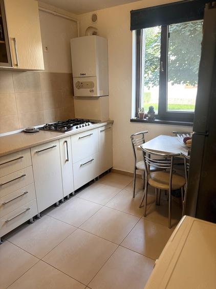 Apartament cu 2 camere decomandat în Tractorul
