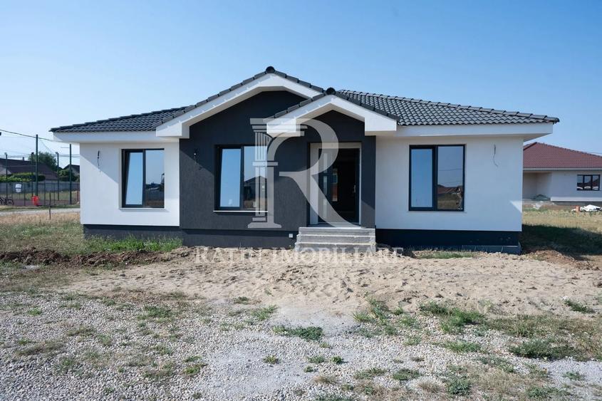 Casă individuală cu 4 camere cu Canalizare în Sântandrei
