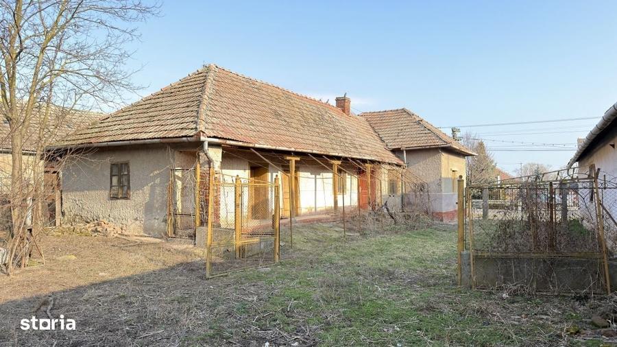 Casă cu 4 camere semidecomandat în Tiream