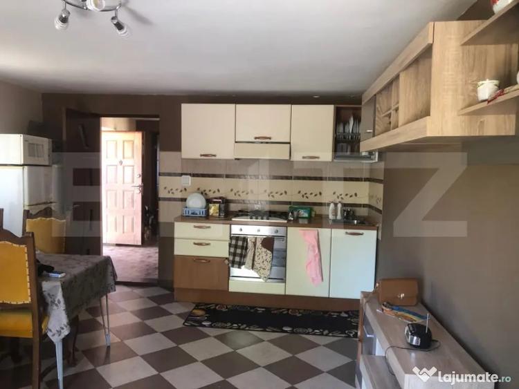 Casă cu 2 camere cu Teren 3700 Mp în Supur
