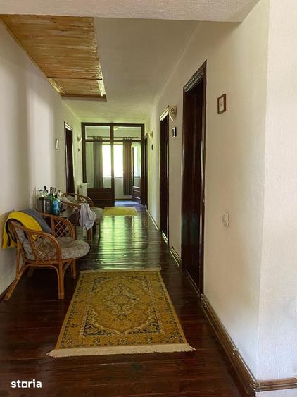 Casă cu 5 camere cu Teren 10000 Mp în Dâmbovicioara