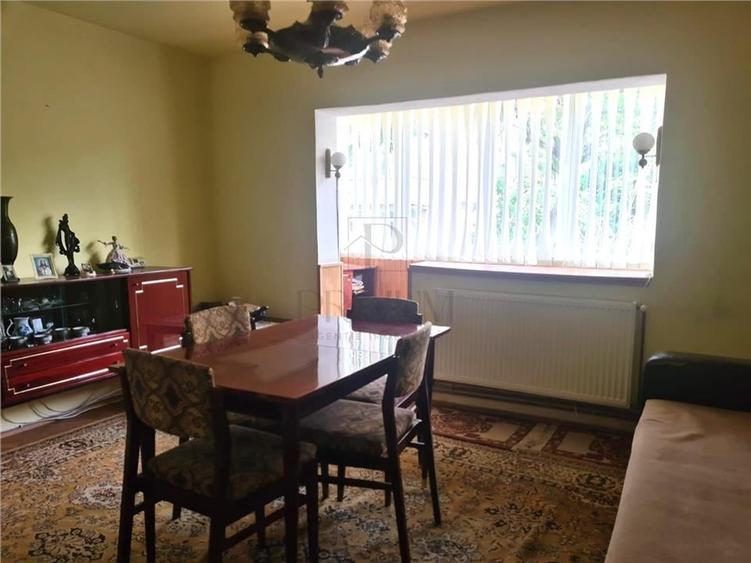 Apartament cu 3 camere semidecomandat în Girocului