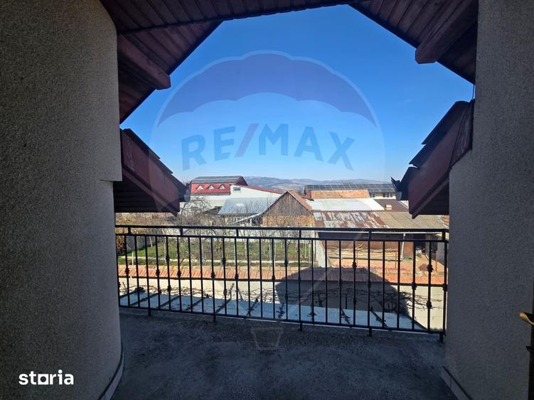 Casă cu 7 camere cu Teren 5175 Mp în Vințu de Jos