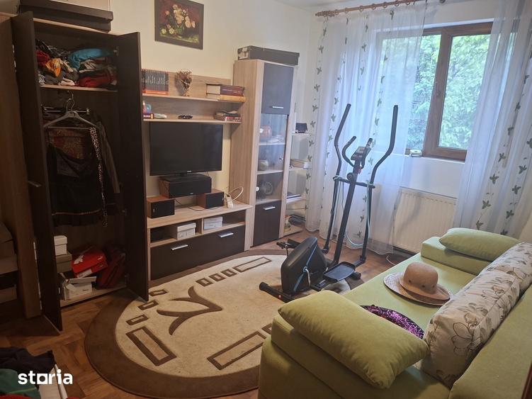 Casă cu 10 camere cu Teren 1200 Mp în Bucov