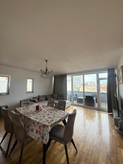 Apartament cu 3 camere semidecomandat în Central