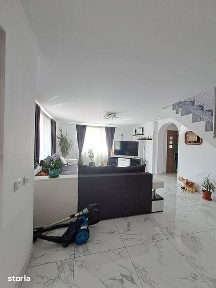 Casă cu 5 camere cu Teren 1302 Mp în Schitu Golești