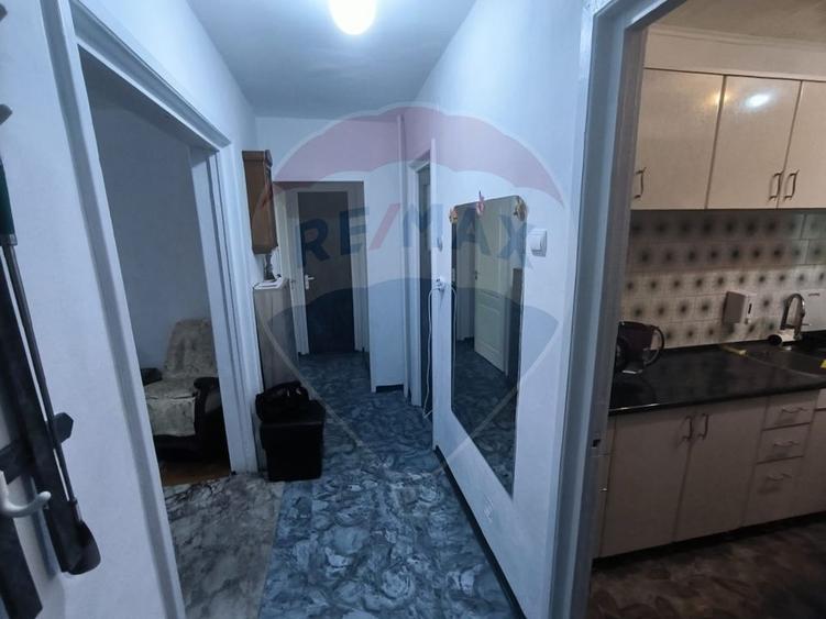 Apartament cu 3 camere decomandat, mobilat în Micălaca