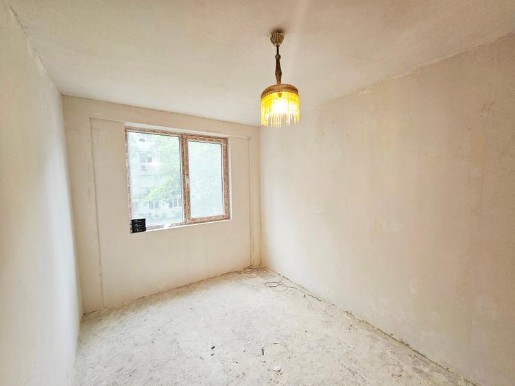 Apartament cu 3 camere semidecomandat în Micro 17