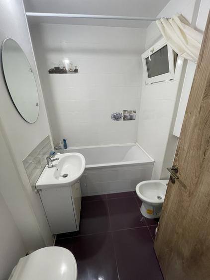 Apartament cu 3 camere decomandat, mobilat în Berceni