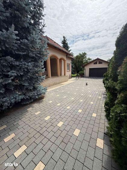 Casă cu 8 camere cu Teren 1400 Mp în Ultracentral