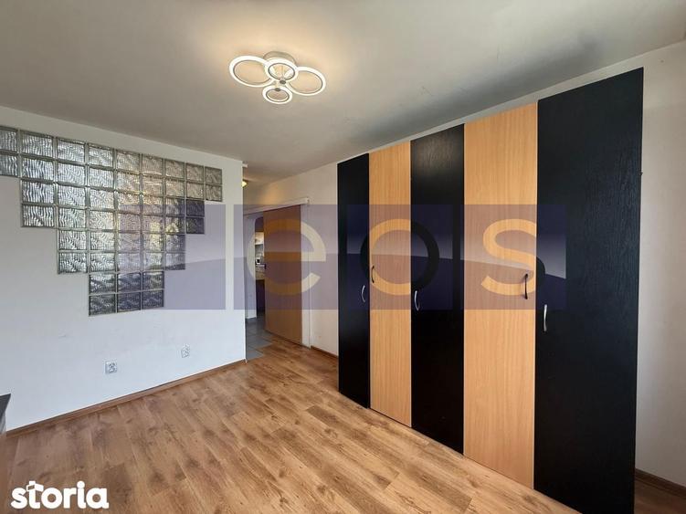 Apartament cu 3 camere semidecomandat în Tei