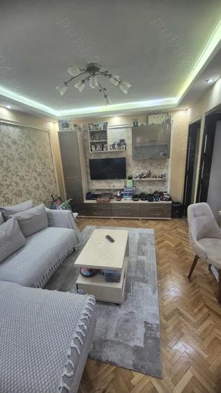 Apartament cu 3 camere decomandat în Sânmartin