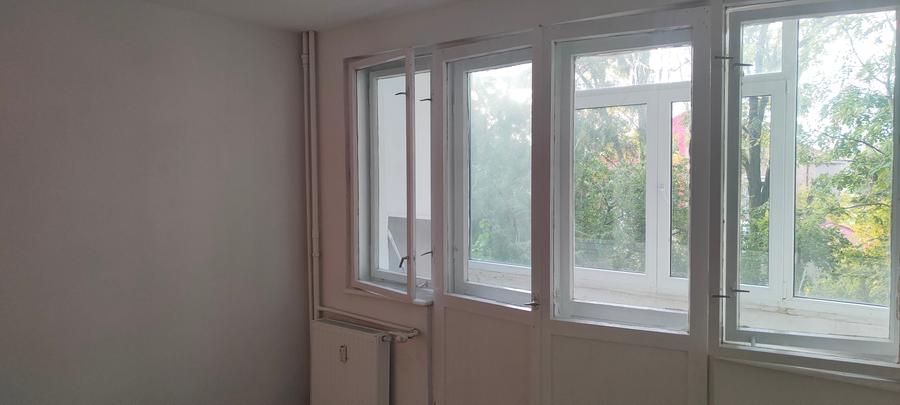 Apartament cu 3 camere semidecomandat în Nord