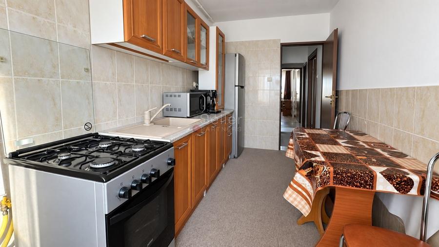 Apartament cu 3 camere decomandat, mobilat în Central