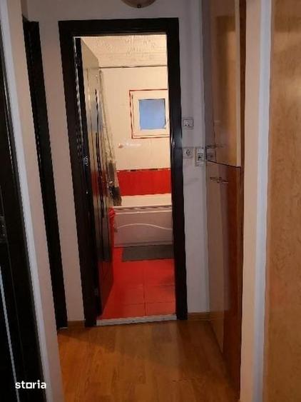Apartament cu 3 camere în Lăzăreni