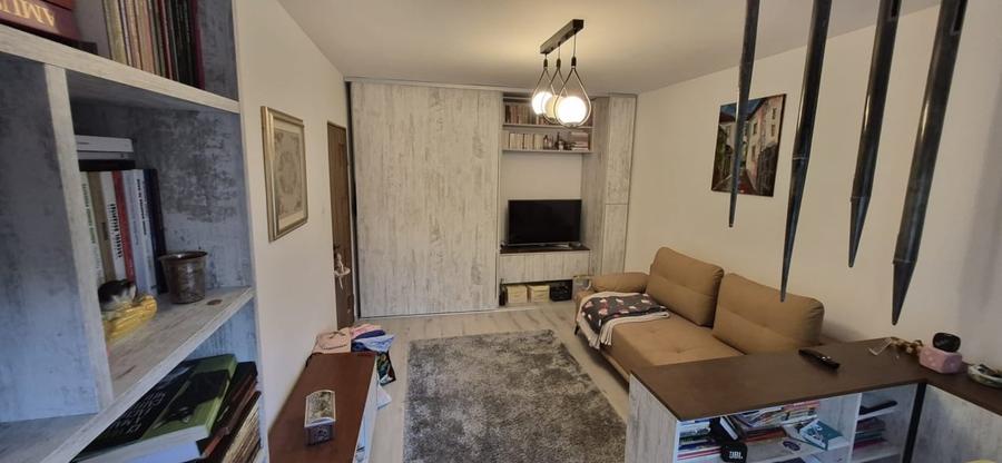 Apartament 2 camere , decomandat, et. 3, strada  Andrei Muresanu - 3