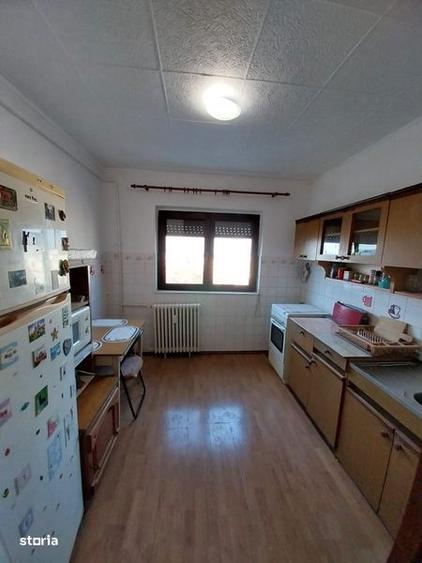 Apartament cu 3 camere semidecomandat în Central