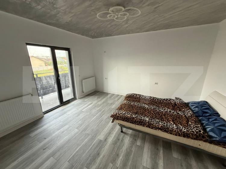 Casă individuală cu 5 camere cu Canalizare în Preajba