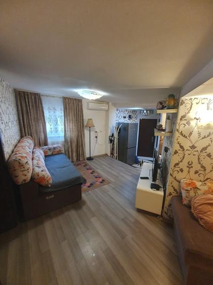 Apartament cu 3 camere semidecomandat în Unirii