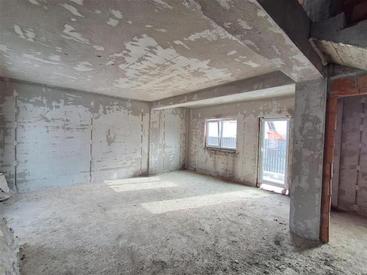 Case insiruite , 4 camere , P+1E - central in Valea Lupului - 8