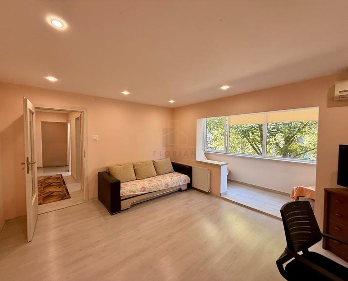 Apartament cu 3 camere semidecomandat în Aradului