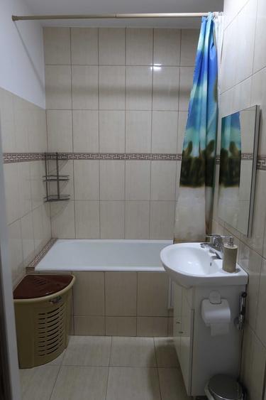 Apartament cu 3 camere decomandat în Drumul Taberei