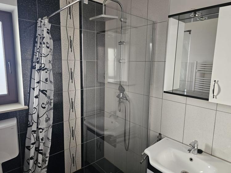 Duplex cu 4 camere cu Teren 300 Mp în Europa