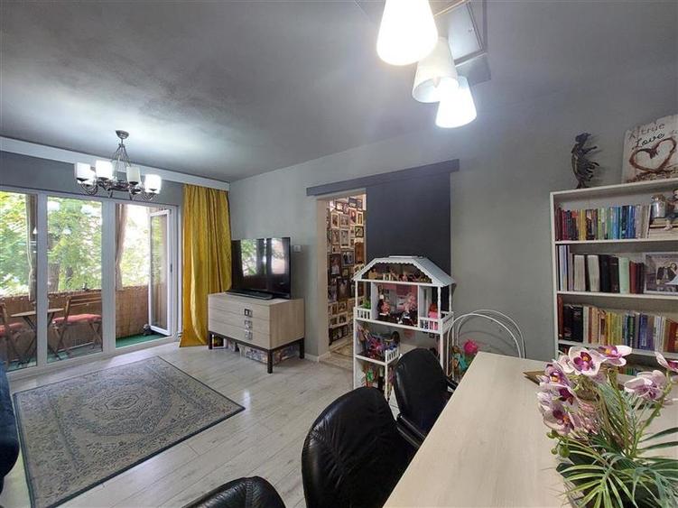 Apartament cu 4 camere semidecomandat, mobilat în Confecții