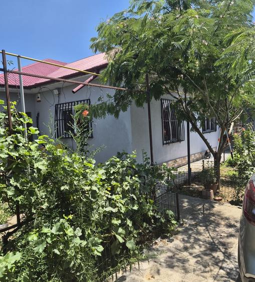 Casă cu 3 camere în Modelu