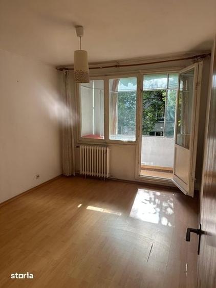 Apartament cu 3 camere semidecomandat în Giurgiului