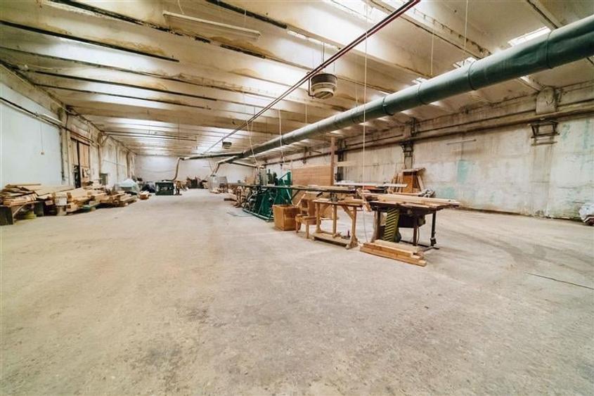 Spațiu industrial, de 4,439 mp, în Vest