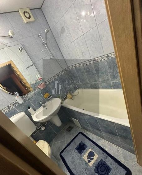 Apartament cu 4 camere decomandat în Titan