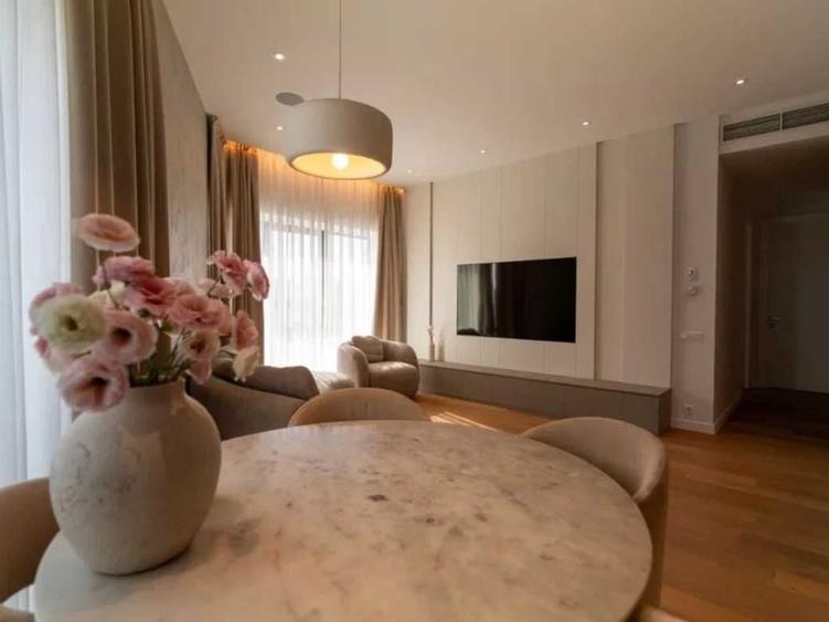 Apartament cu 3 camere decomandat în Lujerului