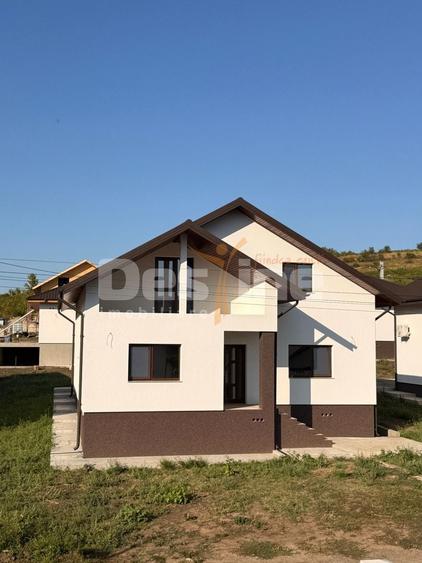 Casă individuală cu 4 camere cu Canalizare în Tomești