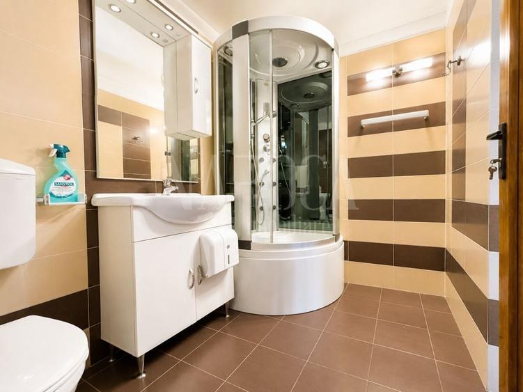 Casă individuală cu 8 camere cu Canalizare în Gruia