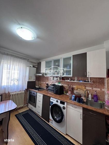 Apartament cu 3 camere decomandat în Central
