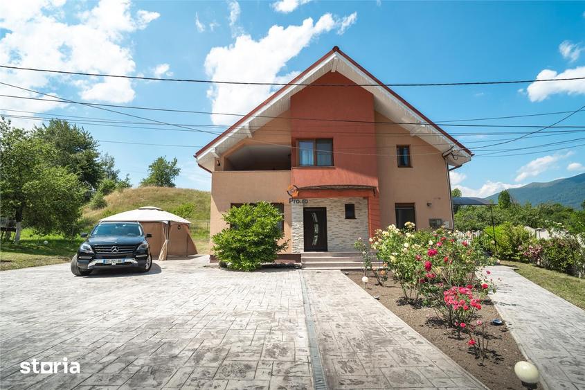 Casă cu 4 camere cu Teren 1500 Mp în Central