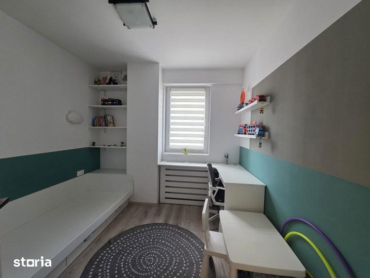 Apartament cu 3 camere semidecomandat în Dâmbul Rotund